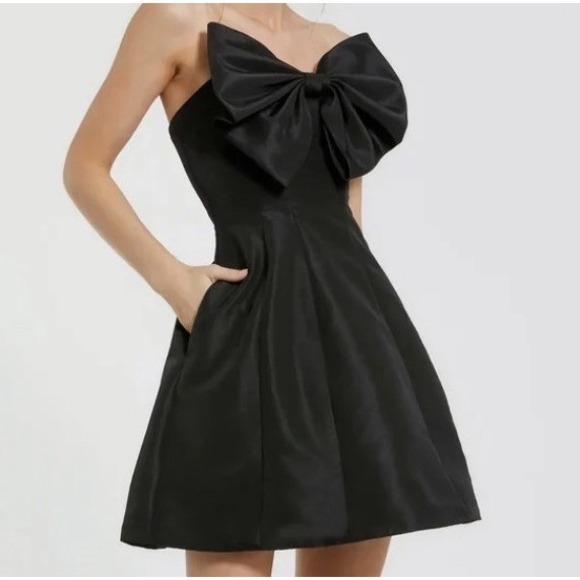 Mac Duggal Dresses & Skirts - IEENA MAC DUGGAL Black Strapless Oversized Bow Fit & Flare Mini Dress Size 6